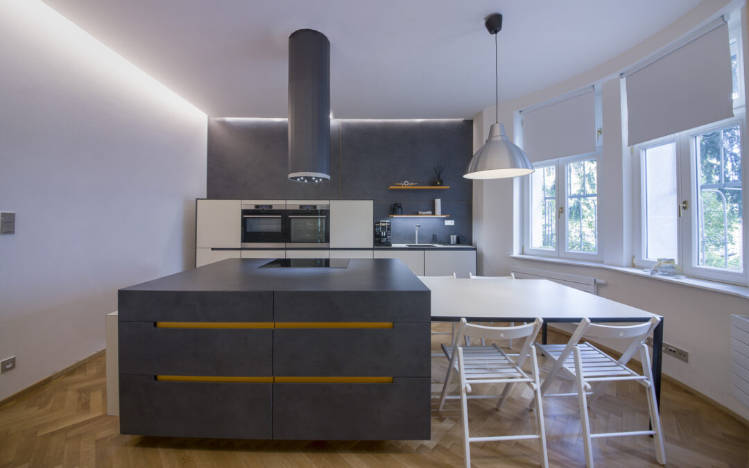 Kuchyň z kompaktního laminátu