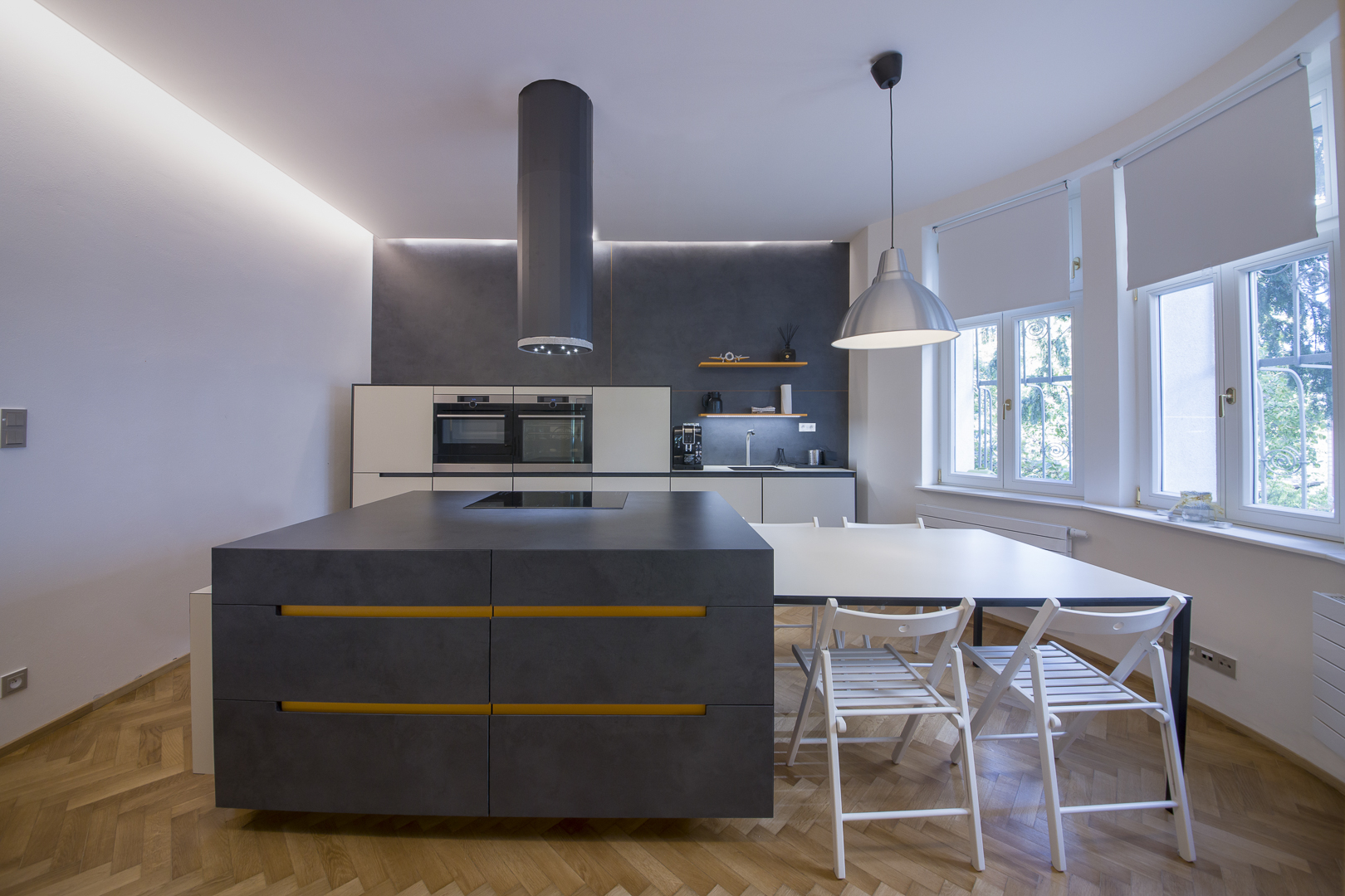 1. designová atypická kuchyň