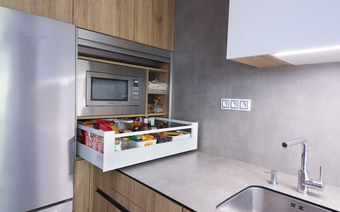 Bílý lesk a dřevo, spotřebiče Grundig